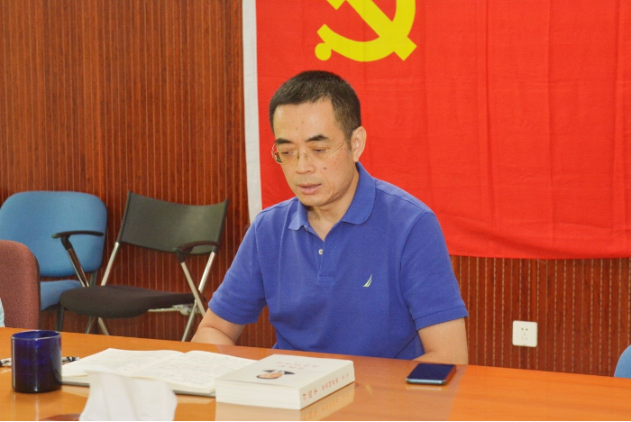 彭劲讲党课1.png